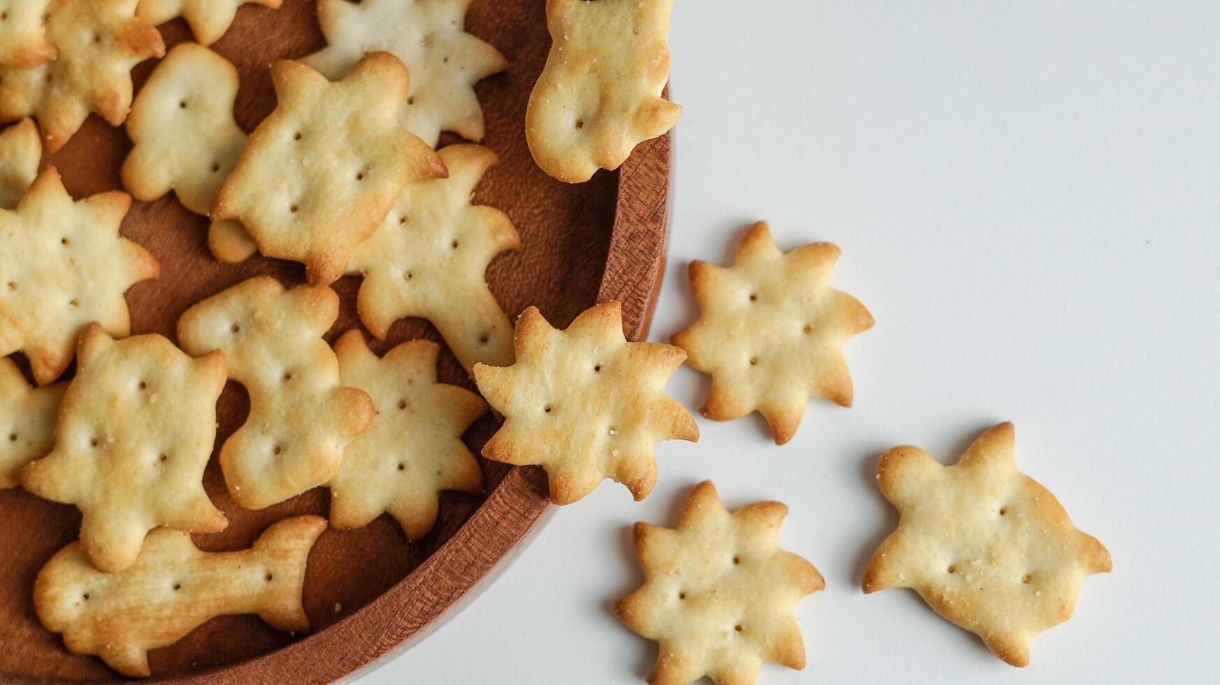 biscotti su un' bianca sfondo foto