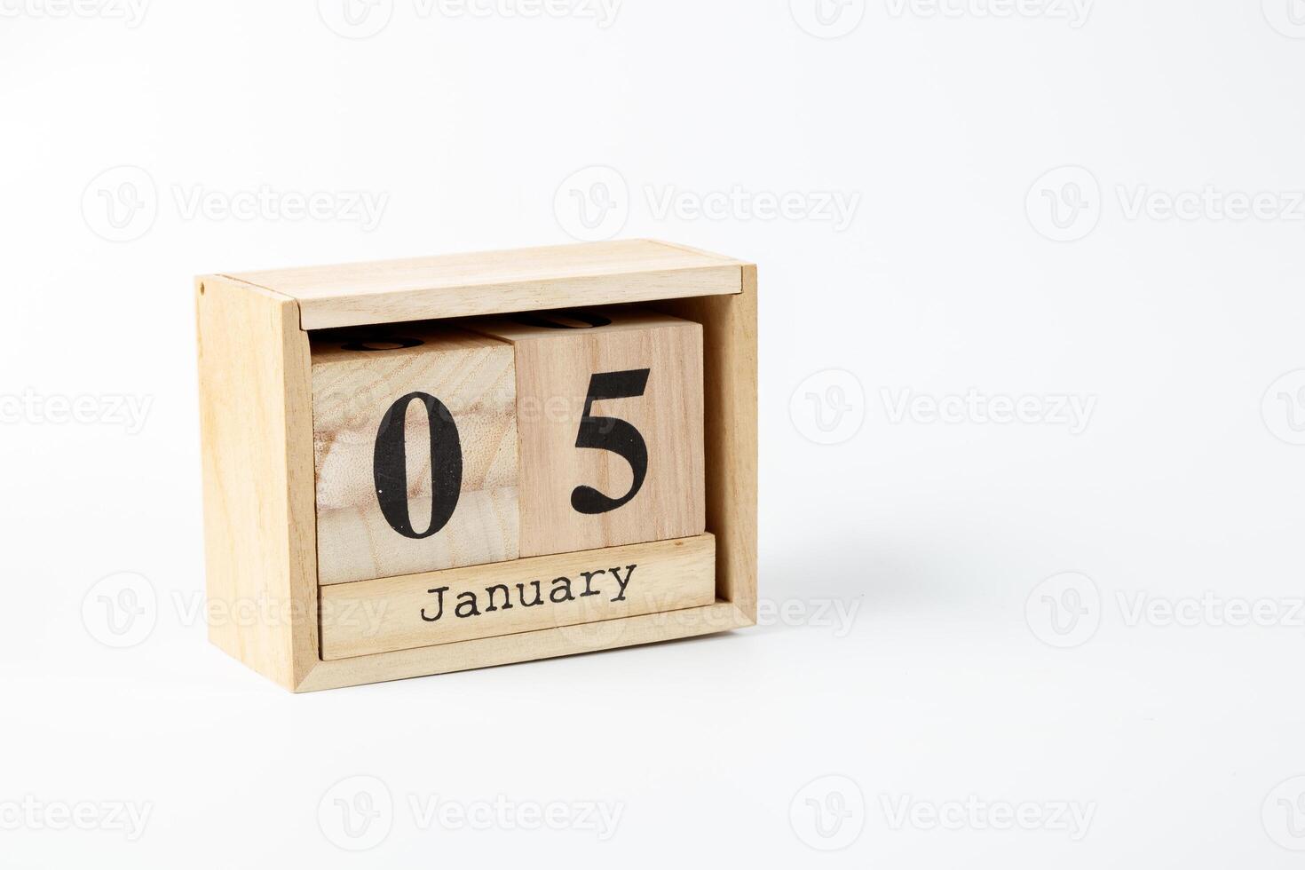 di legno calendario gennaio 05 su un' bianca sfondo foto