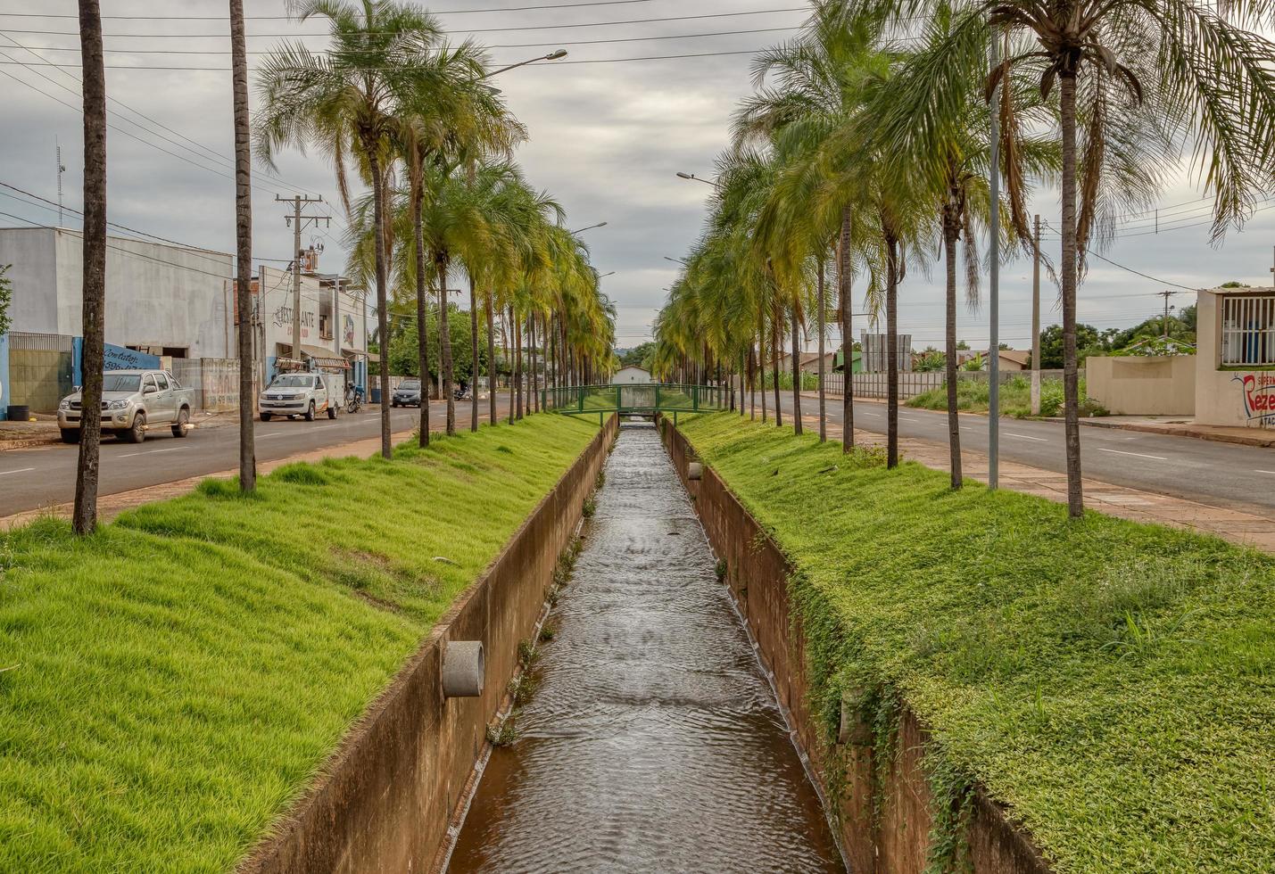 cassilandia, mato grosso do sul, brasile, 2021 - torrente palmito nella città di cassilandia foto