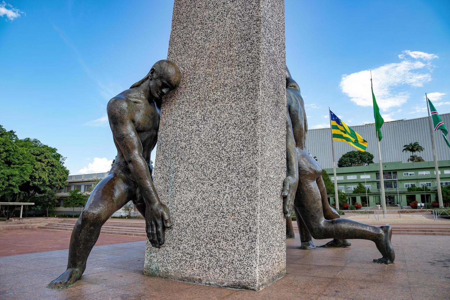 goiania, goias, brasile, 2019 - monumento alle tre razze foto