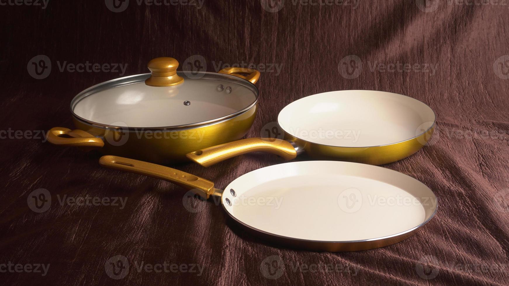 pentole e padelle. set di utensili da cucina e pentole. 3814225