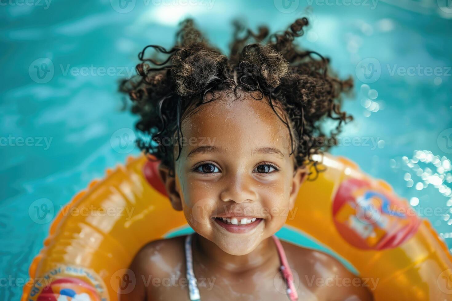 ai generato un' vivace asiatico bambino allegramente spruzzi nel il rinfrescante nuoto piscina, circondato di il vivace tonalità di un gonfiabile cerchio foto