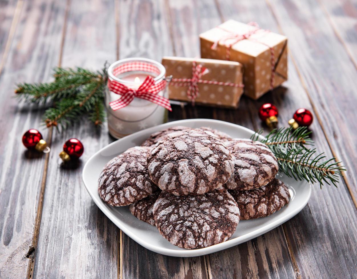 biscotti natalizi al cioccolato screpolati foto