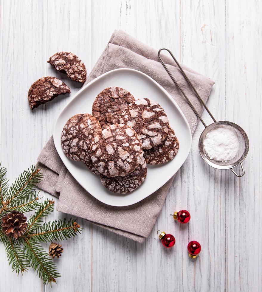 biscotti natalizi al cioccolato screpolati foto