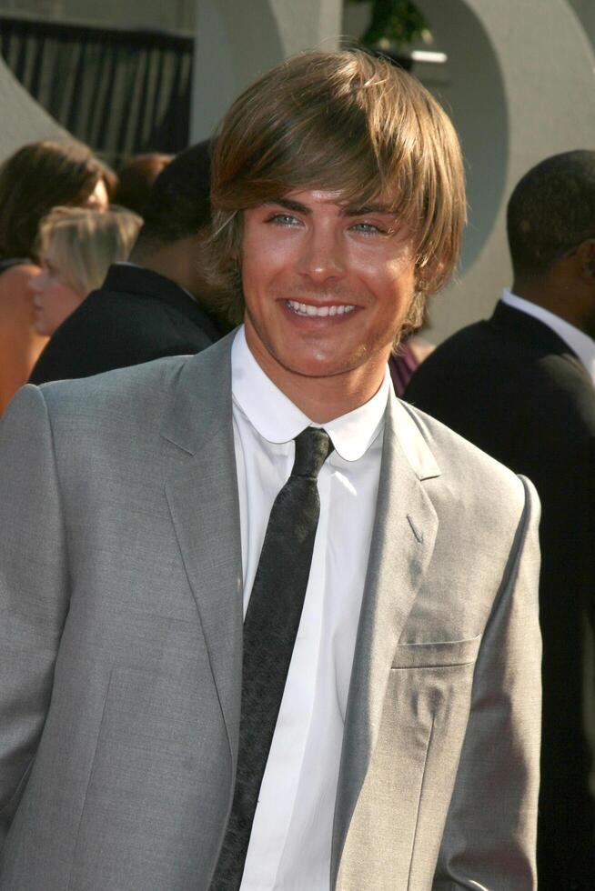 zac efron in arrivo a il 2008 spiare premi a il nokia Teatro nel los angeles, circa su luglio 16, 2008 foto