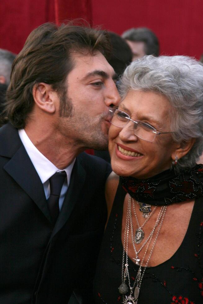 javier bardem, con madre 80 ° accademia premi oscar kodak Teatro los angeles, circa febbraio 24, 2008 foto