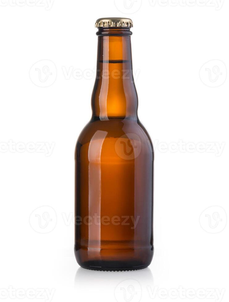Marrone birra bottiglia isolato foto