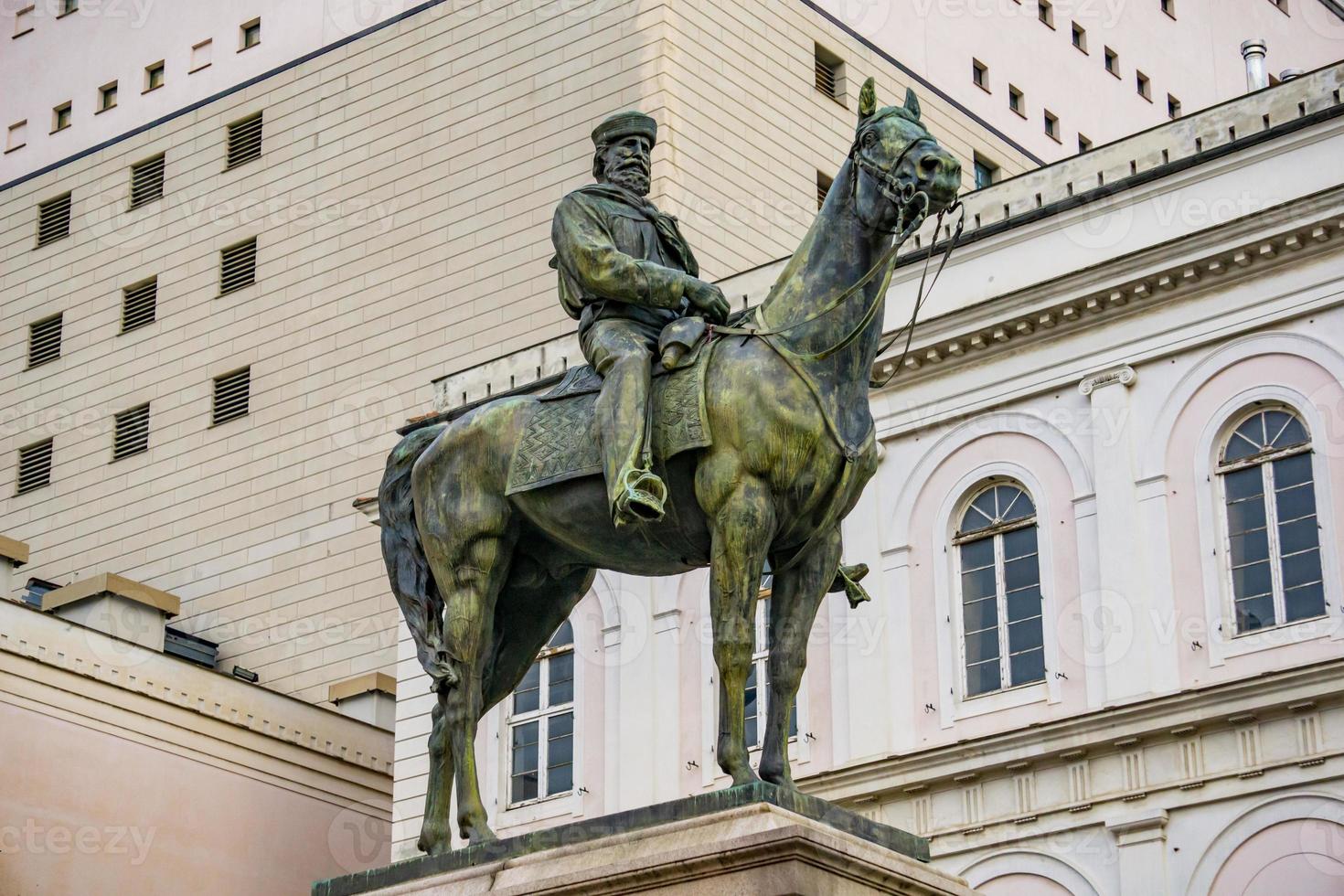 Statua equestre di Giuseppe Garibaldi a Genova, Italia. foto