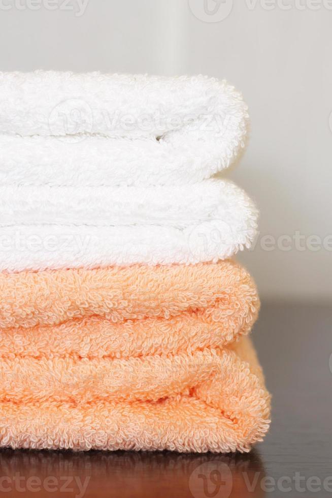 pila di asciugamani puliti foto