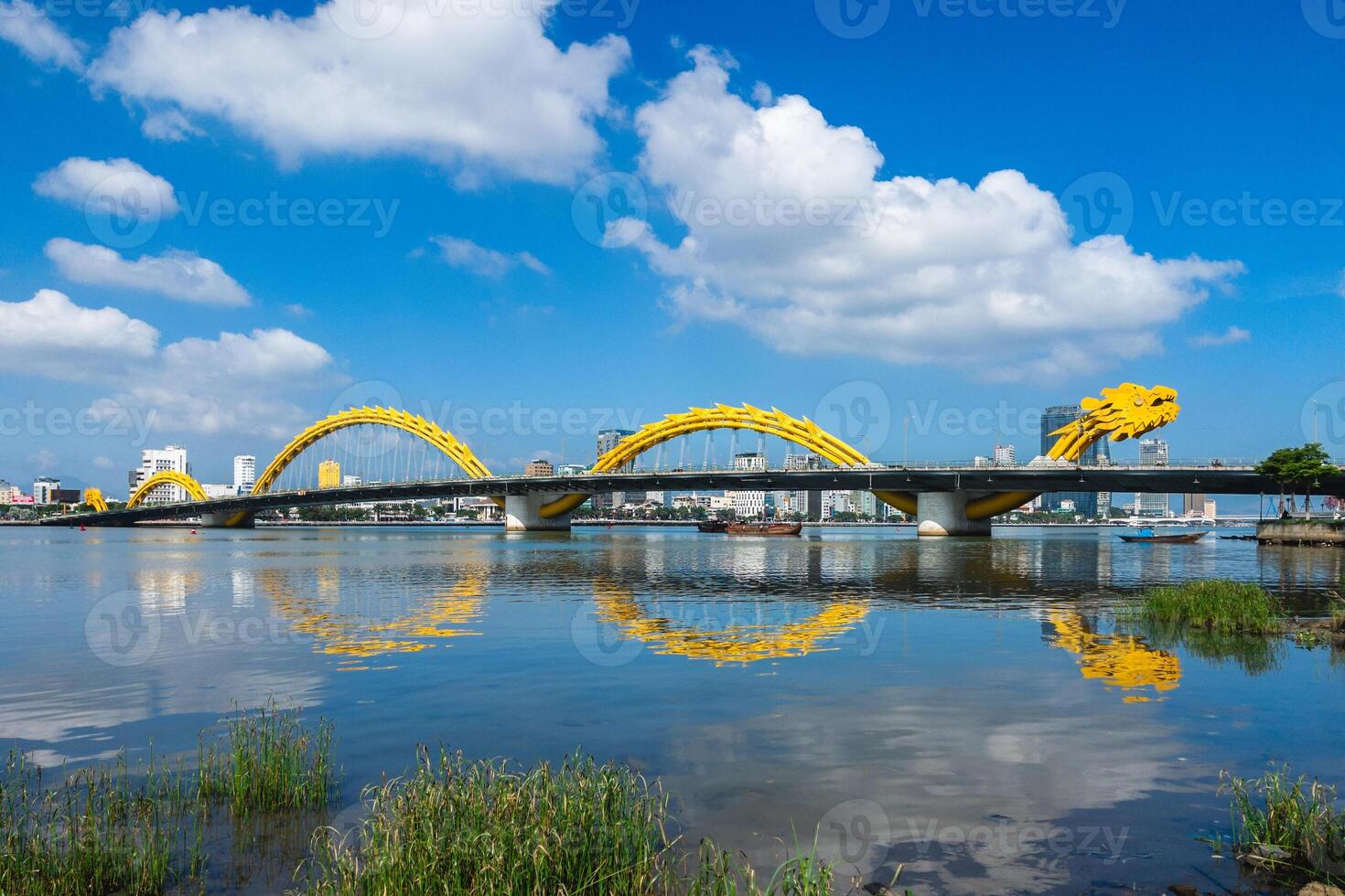 Drago ponte, il punto di riferimento di da nang attraversamento han fiume nel Vietnam foto