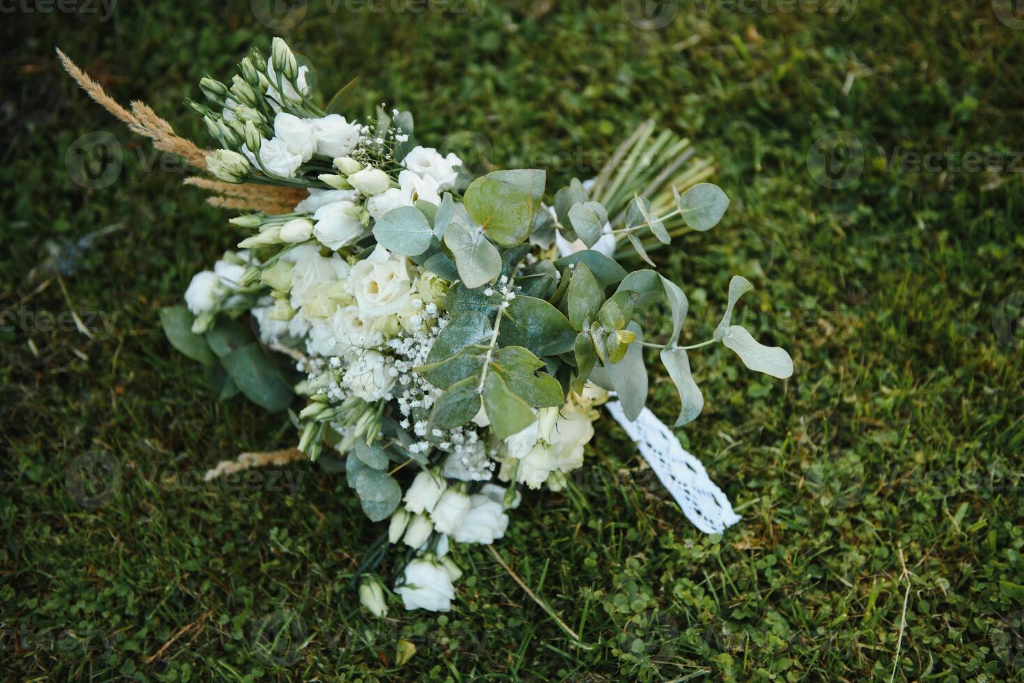 sposa detiene un' nozze mazzo, nozze vestire, nozze particolari. foto