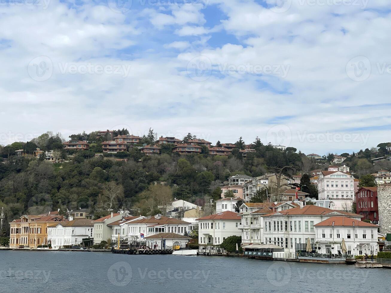 Visualizza di il asiatico parte di Istanbul attraverso il bosforo, tacchino foto