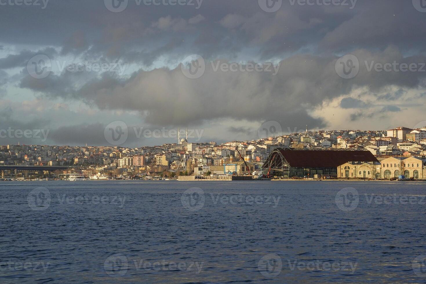 Visualizza di d'oro corno a tramonto a partire dal balat quartiere nel Istanbul, tacchino. foto