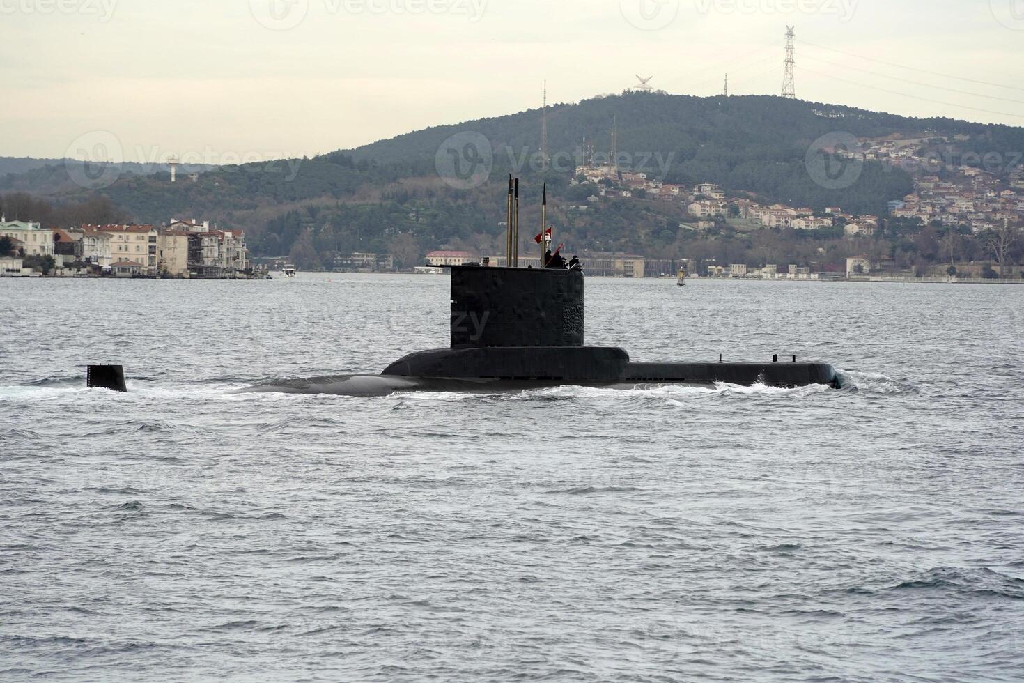Turco Marina Militare sottomarino andare in barca passato Istanbul porto e in movimento per marmara mare e nero mare foto