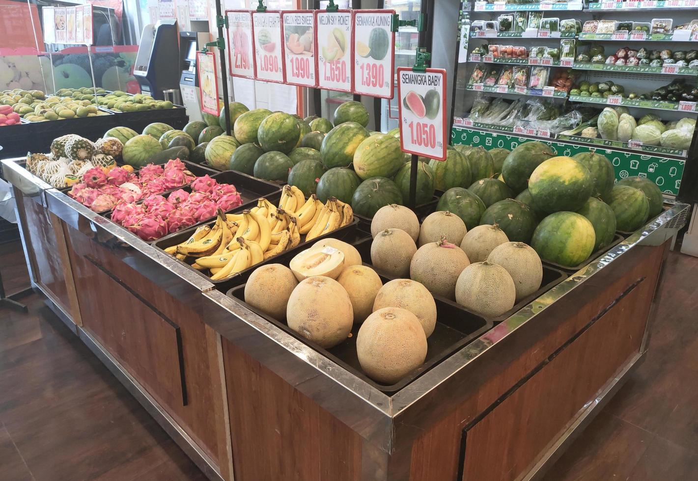 jakarta, indonesia, bancarella di frutta 2021 in un supermercato foto