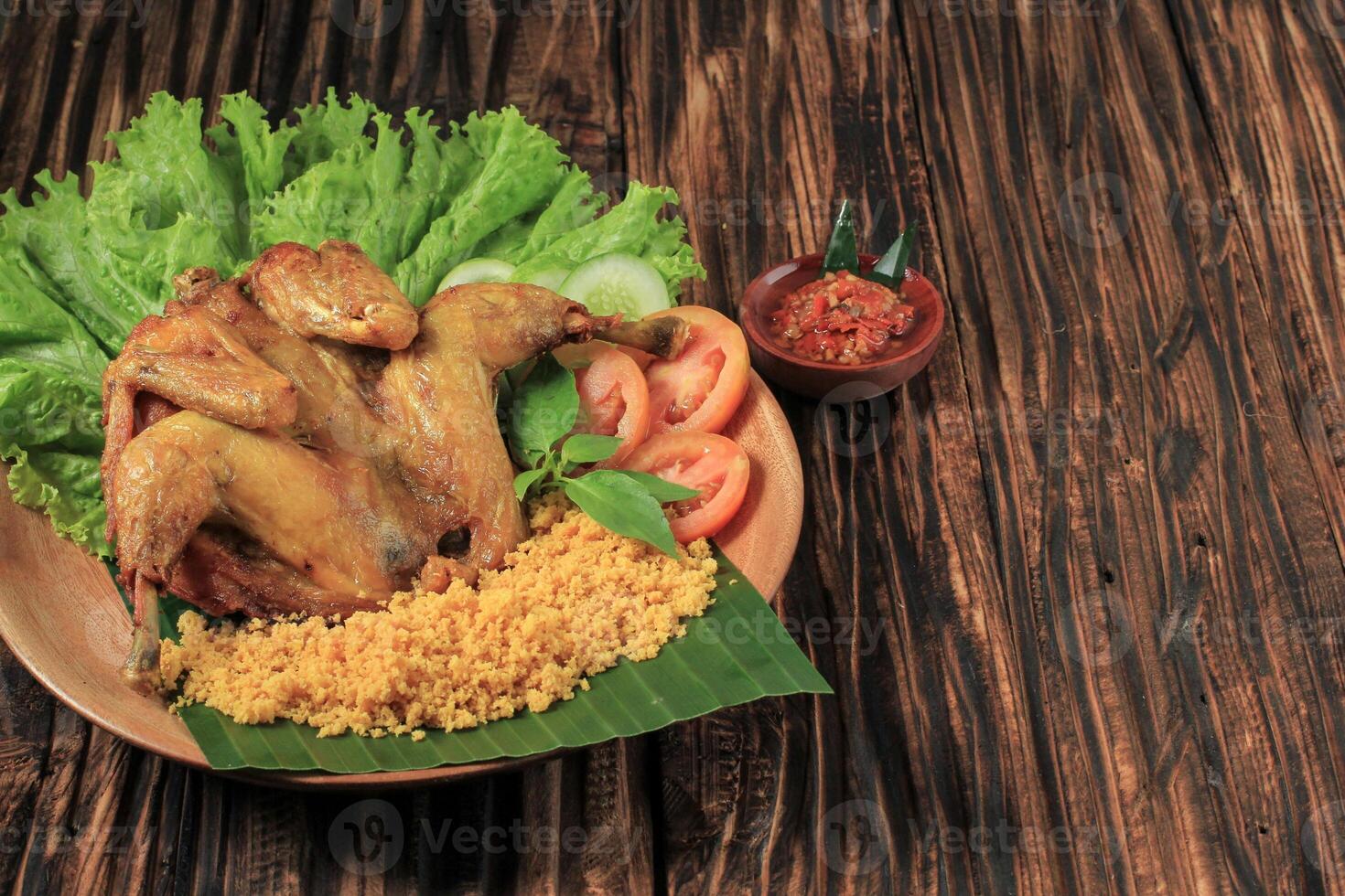 ayam goreng utuh kremes, totale pollo con croccante Farina pastella foto