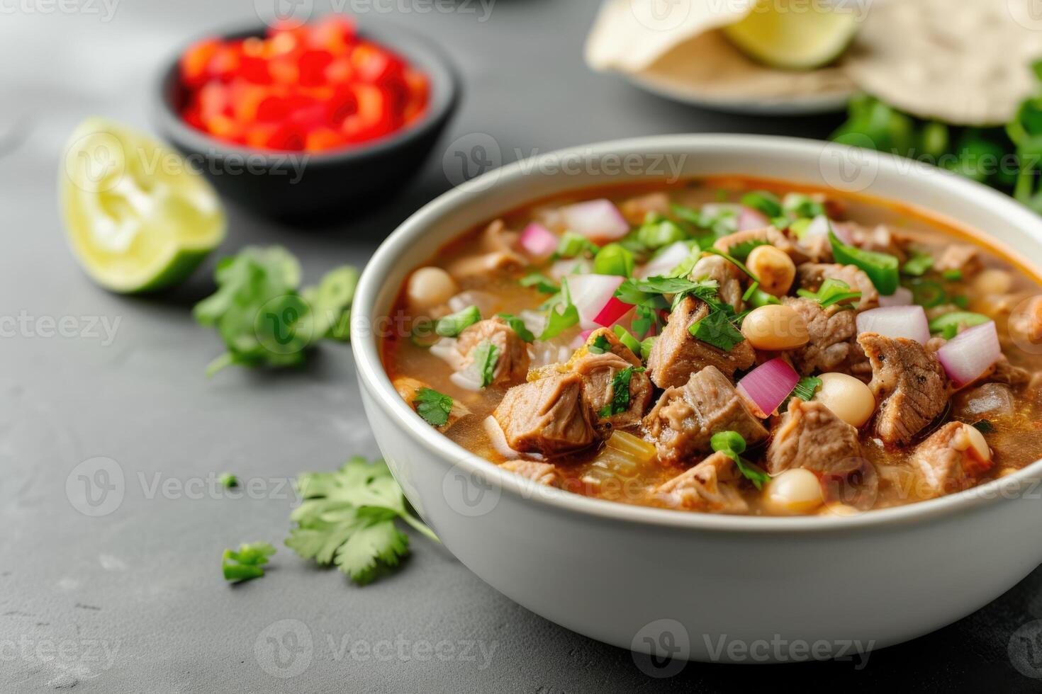 ai generato messicano rosso Pozole rojo la minestra con Maiale e verdure foto