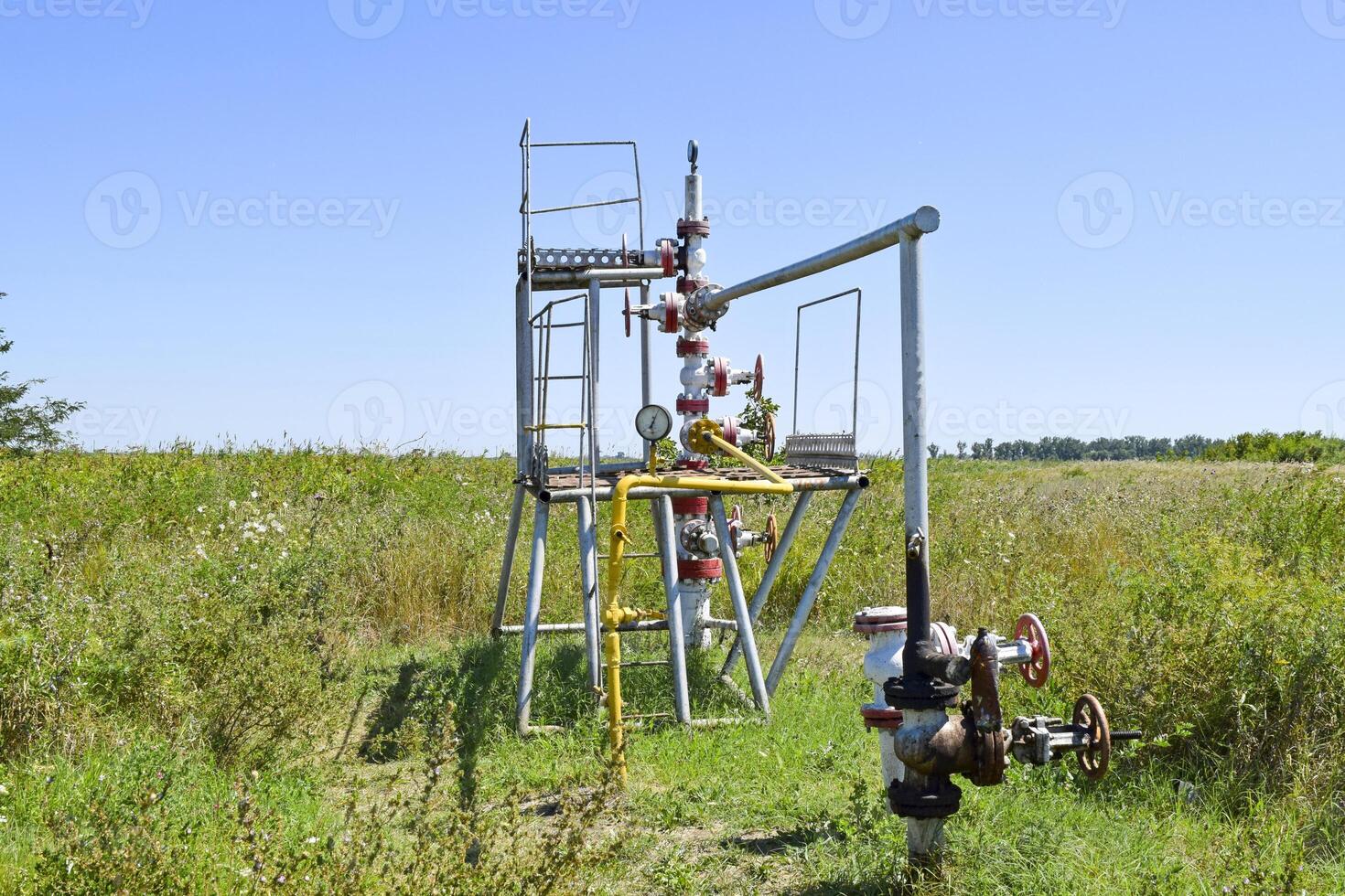 bene per olio e gas produzione. olio bene testa di pozzo attrezzatura. olio produzione foto