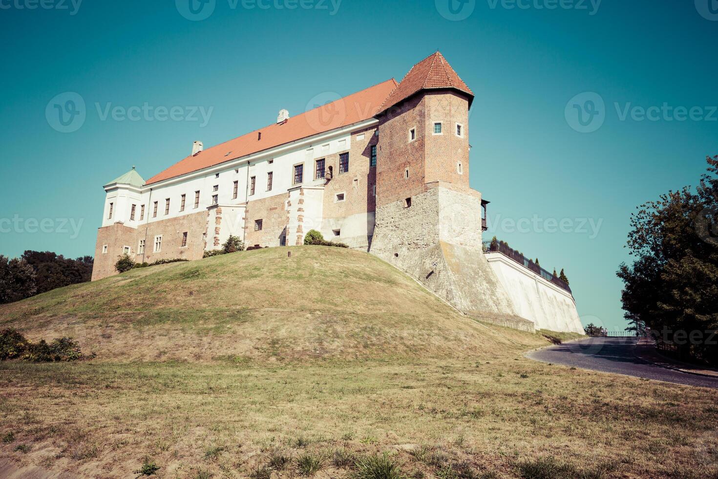 vecchio castello a partire dal 14 secolo nel sandomierz è collocato di vistola fiume - il il più lungo e maggiore nel Polonia. foto