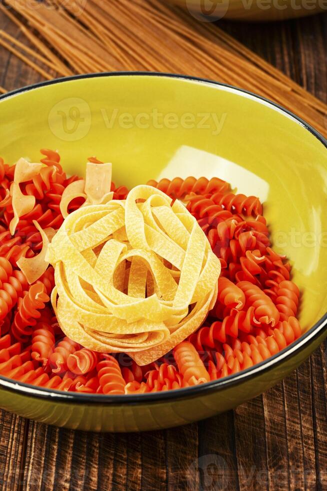 assortimento di crudo pasta e maccheroni. foto