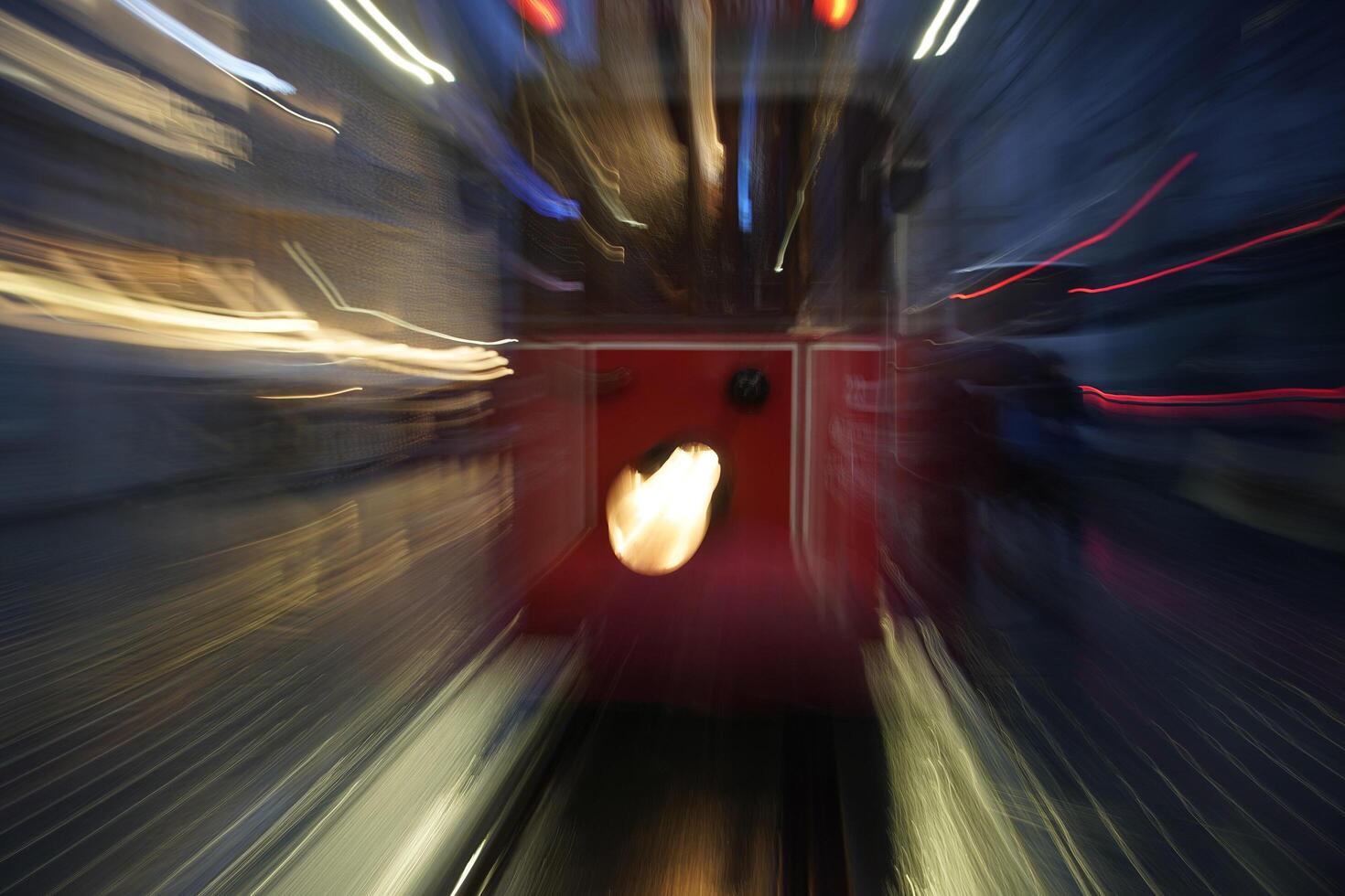 Ingrandisci effetto di storico retrò Istanbul taksim tram rosso carro foto