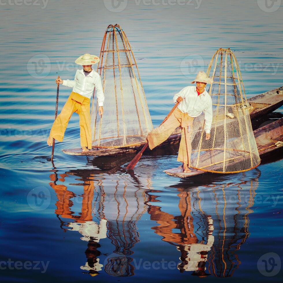 tradizionale birmano pescatore a inle lago Myanmar foto