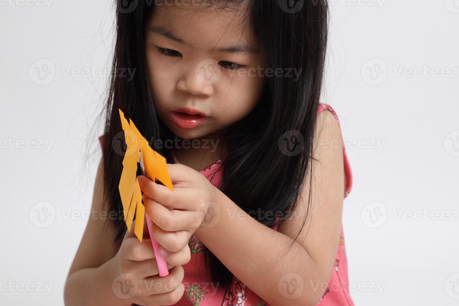 bambino asiatico giocherellone foto