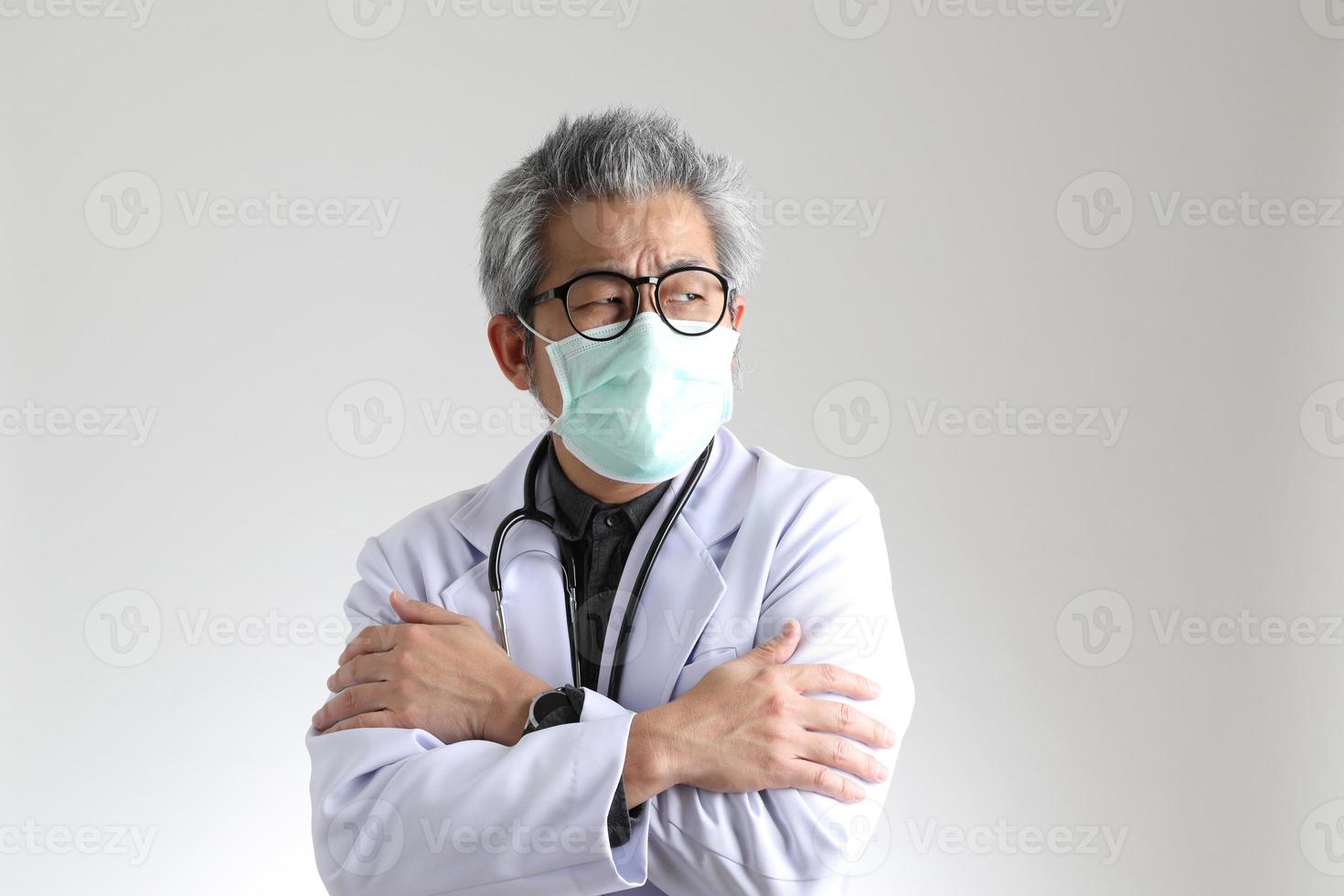 medico asiatico anziano foto