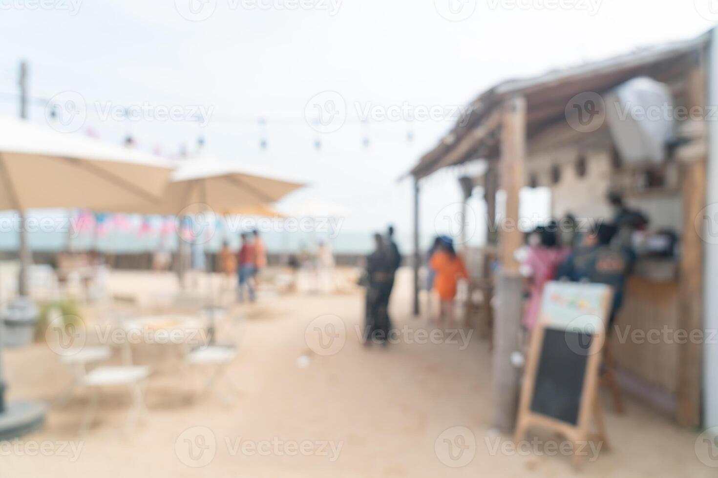 sfocatura astratta bar sulla spiaggia per lo sfondo foto