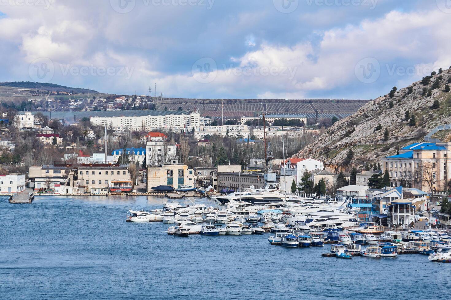 inverno Visualizza di il porto nel balaklava baia, Crimea foto