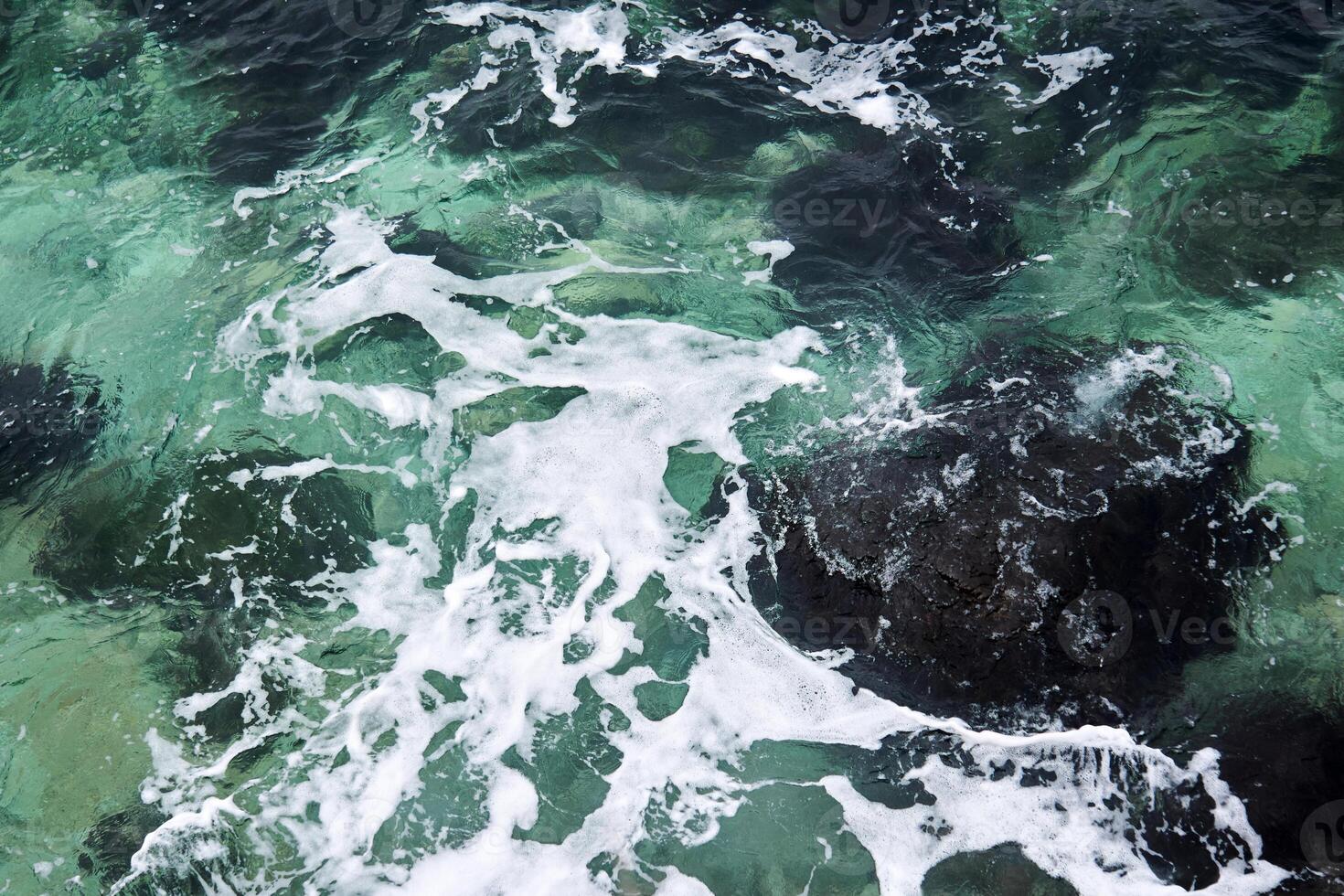 chiaro costiero mare acque, superiore Visualizza foto