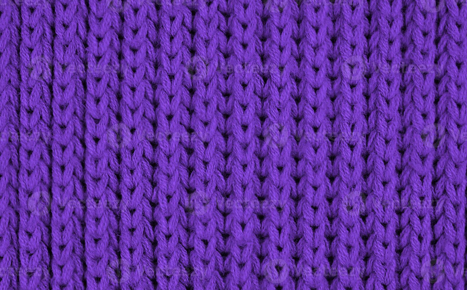 struttura di a maglia lana tessuto con di un' lilla colore con modello. superiore Visualizza. avvicinamento. selettivo messa a fuoco. foto