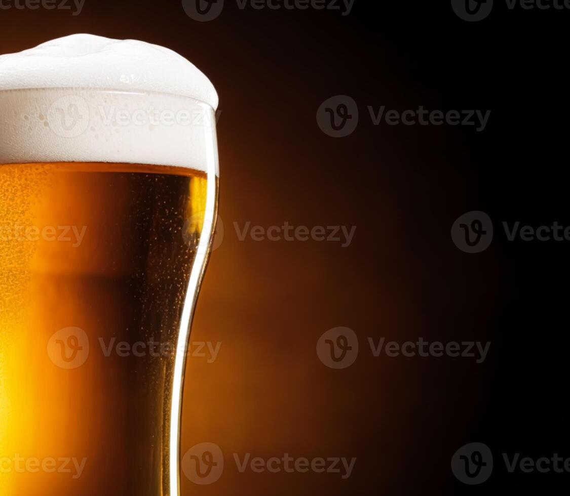 ai generato bicchiere di freddo birra con schiuma, pinta di originale premio birra bere, alcool gusto e vacanza celebrazione foto