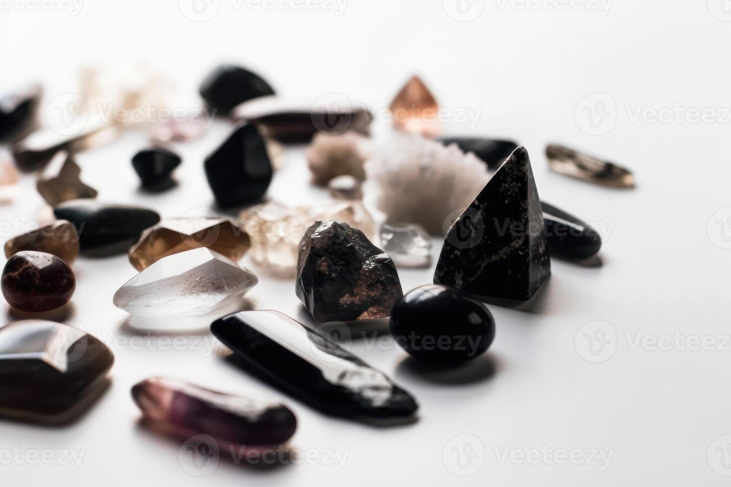 ai generato semi prezioso gemma pietre, selenite e ossidiana, guarigione cristalli, bianca neutro minimo sfondo, spirituale, consapevolezza, meditazione foto