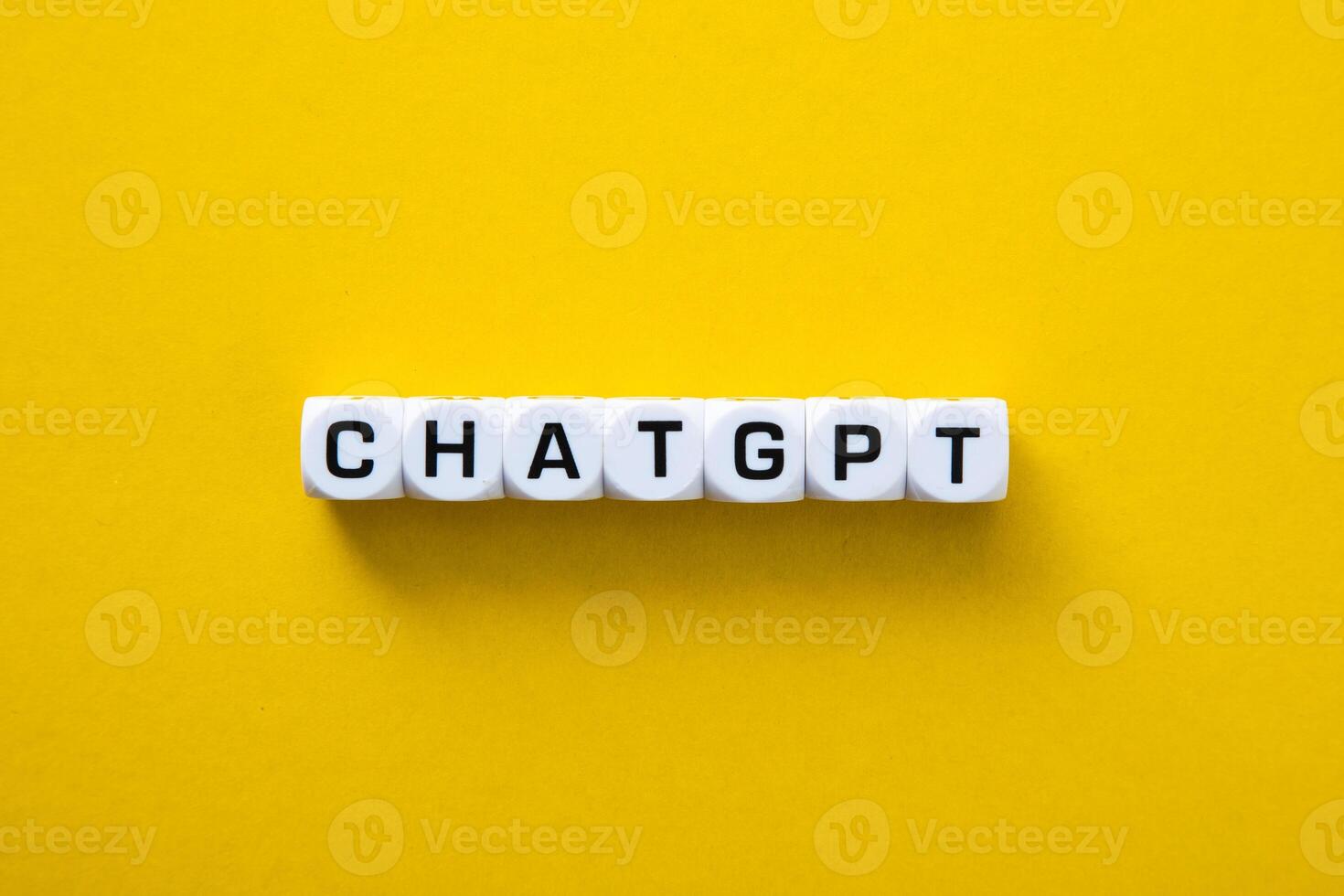 chatgpt parola su giallo sfondo. ai o artificiale intelligenza. foto