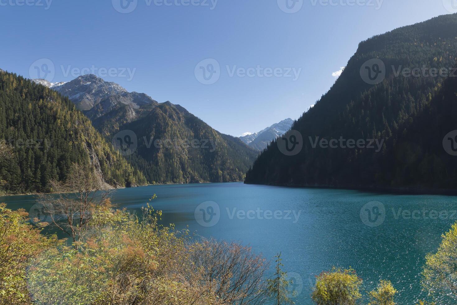 lungo lago, jiuzhaigou nazionale parco, Sichuan Provincia, Cina, unesco mondo eredità luogo foto