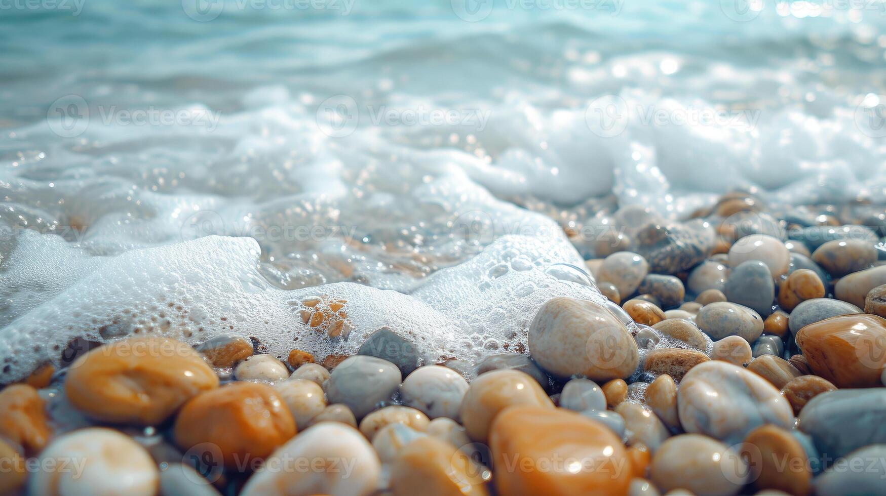 ai generato schiumoso mare onde delicatamente lavare al di sopra di un' ciottolo spiaggia, con luce del sole scintillante su il dell'acqua superficie. foto