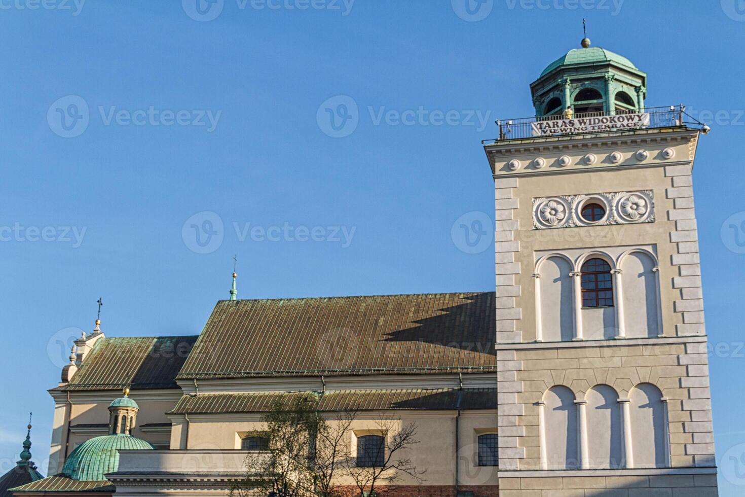 Varsavia, Polonia. chiesa neoclassica di sant'anna nel centro storico. patrimonio mondiale dell'unesco. foto