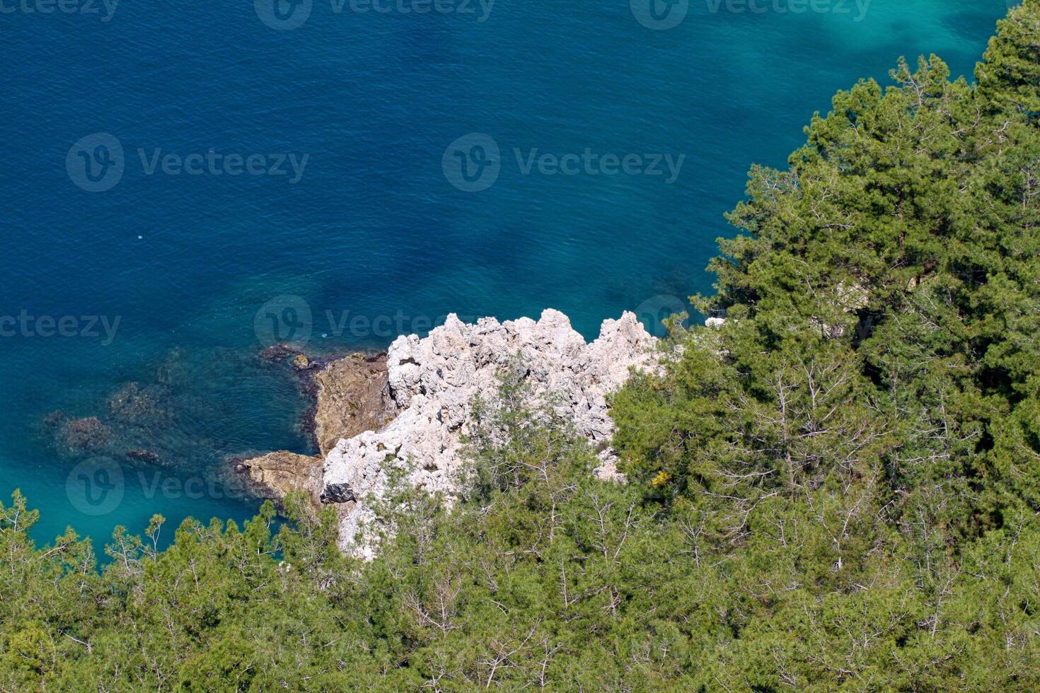 roccia e mediterraneo mare nel tacchino foto