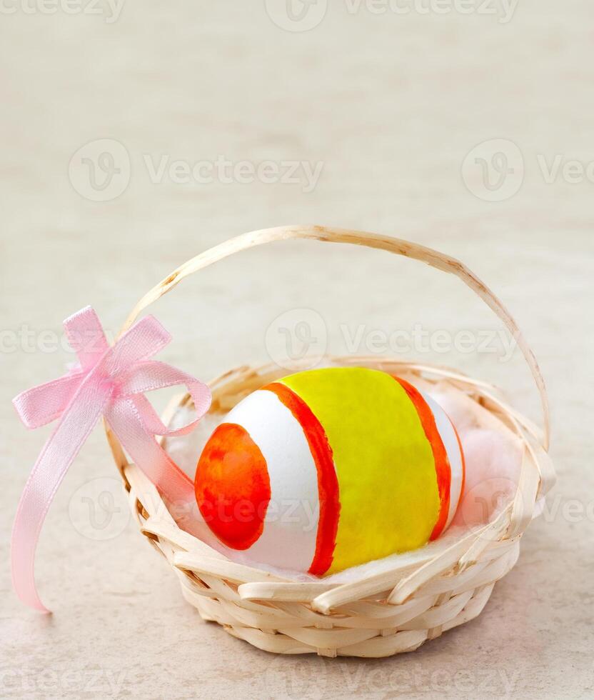 Merce nel carrello dell'uovo di Pasqua foto