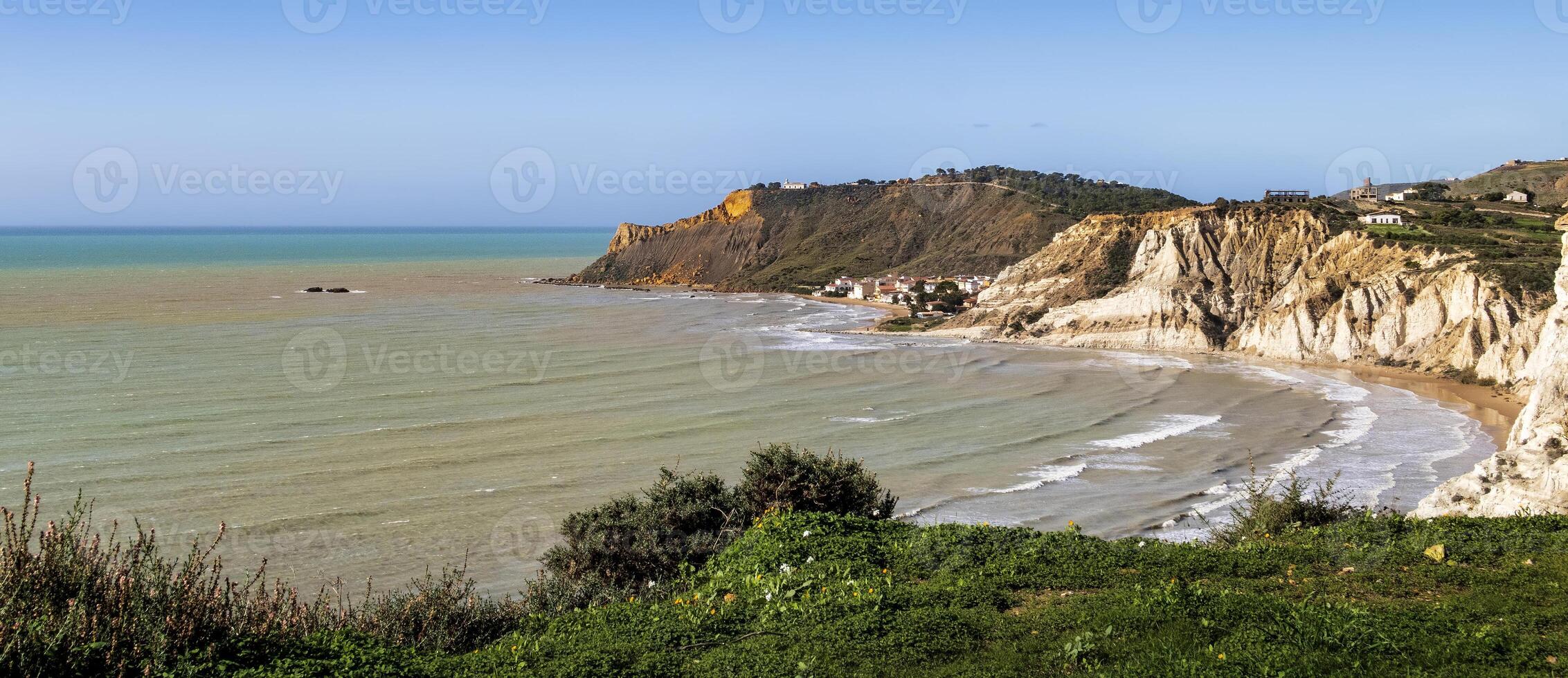 panoramico Visualizza di il costa vicino lido rossello Agrigento, Italia. foto