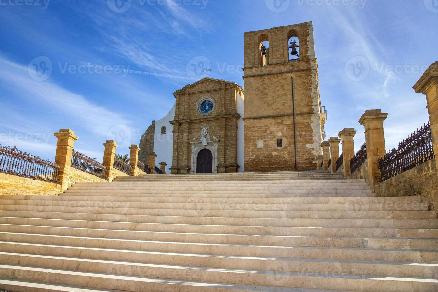 scala e facciata di il Cattedrale di santo Gerlandof nel Agrigento, sicilia foto