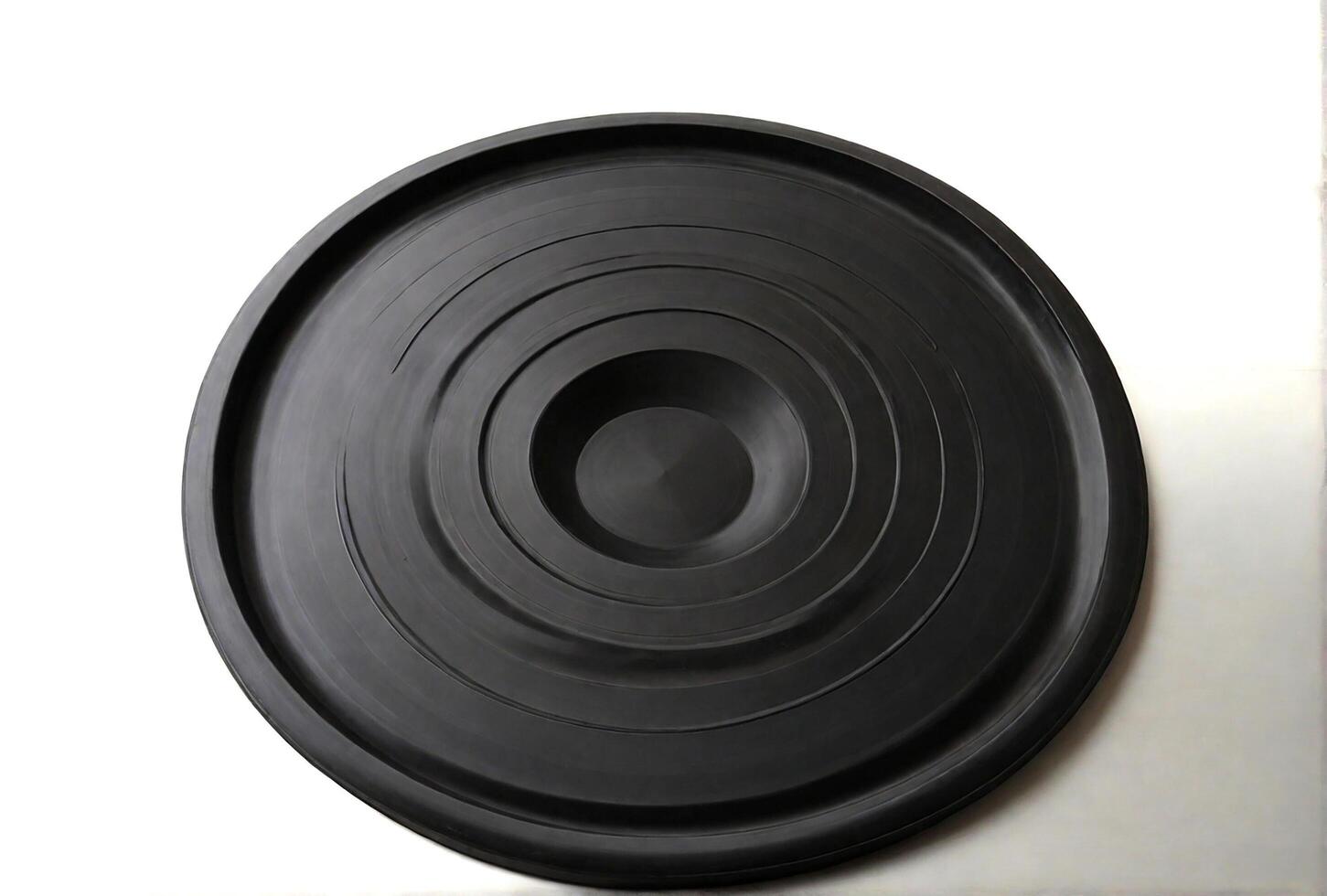 ai generato nero frisbee su di legno sfondo foto