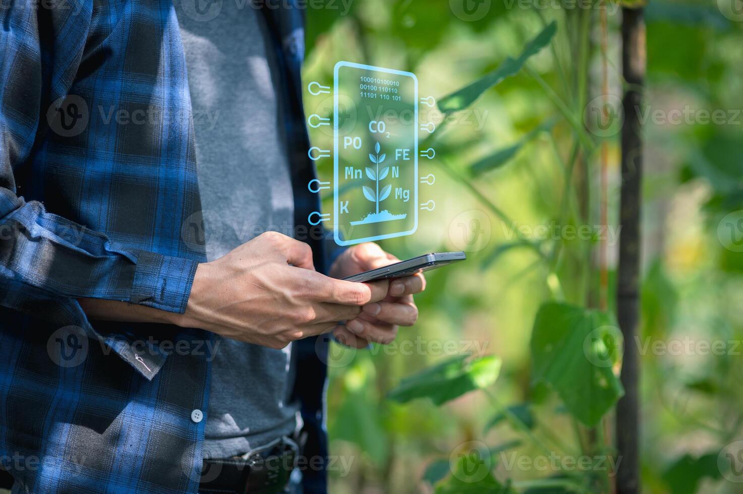 agricoltura e moderno tecnologia contadino utilizzando inteligente agricoltura tecnologie utilizzando ai dai un'occhiata il crescita di verdure e frutta con inteligente azienda agricola tecnologia foto