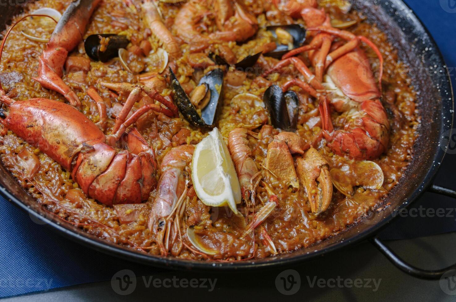 paella frutti di mare e aragosta spagnolo tradicional cibo foto