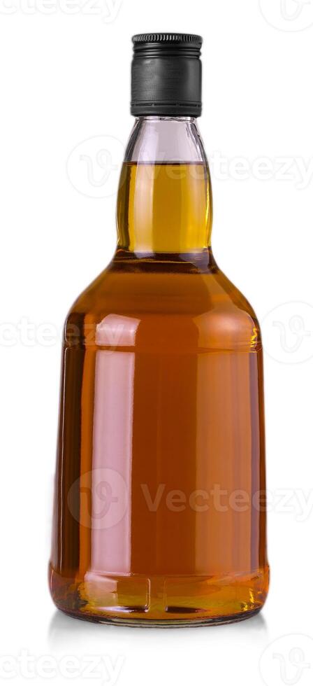 whisky bottiglia isolato al di sopra di un' bianca sfondo con ritaglio sentiero foto