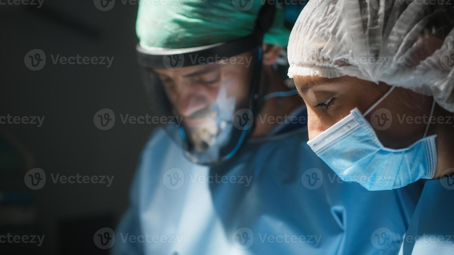 veterinario medico a opera nel il operativo camera foto