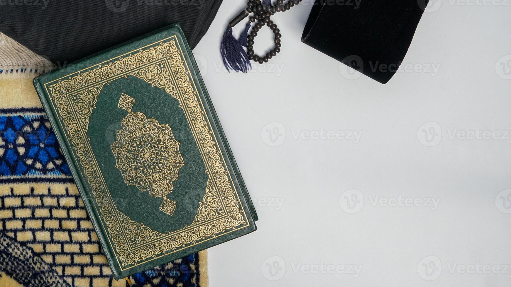 islamico sfondo con copia spazio, con musulmano preghiera attrezzatura foto