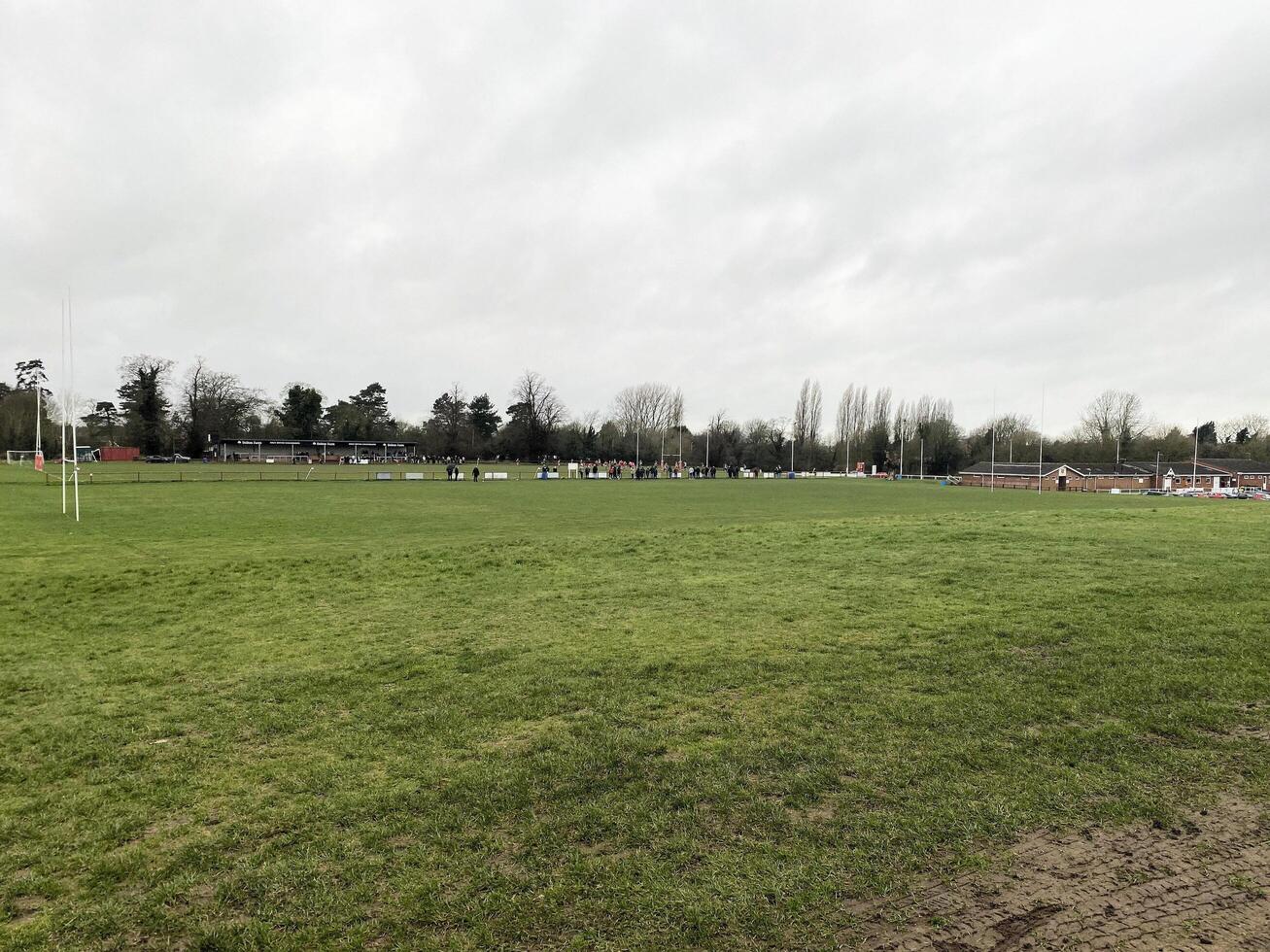 persone giocando Rugby su un' Sabato pomeriggio foto