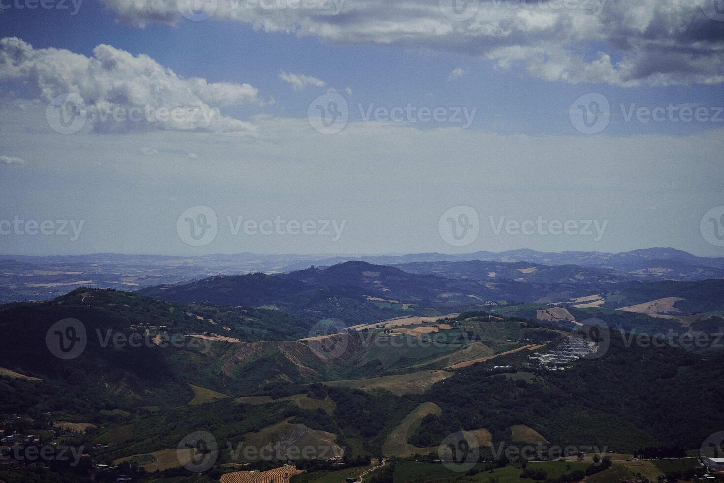 un' spettacolare Visualizza di il montagne, valli e fiumi di il mediterraneo nazione foto